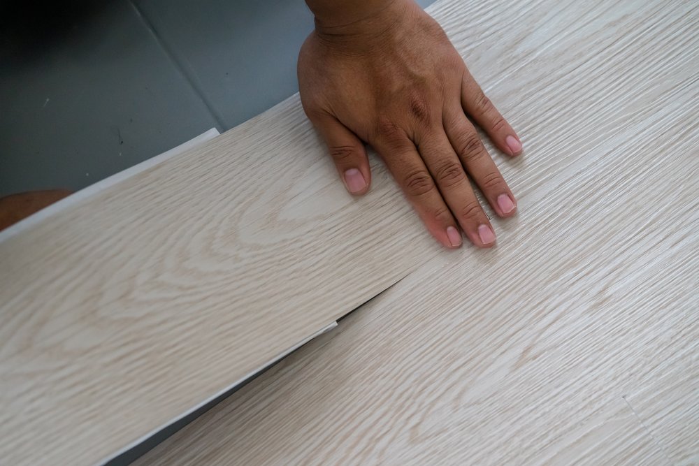 Installing vinyl laminated flooring